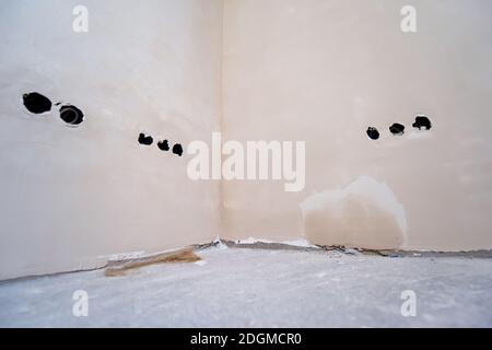 Innenansicht der Baustelle mit weißer Trockenmauer Stockfoto