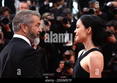 Mel Gibson und ihre Freundin Rosalind Ross nahmen an der Abschlusszeremonie des Festival de Cannes und den Palme D'Or Awards Teil, die im Palais de Festival stattfinden. Teil der 69. Filmfestspiele von Cannes in Frankreich. Stockfoto