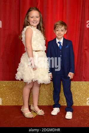 ELA May Melek Demircan und William Hall nehmen an den British Soap Awards 2016 im The Hackney Empire, 291 Mare St, London Teil. Stockfoto