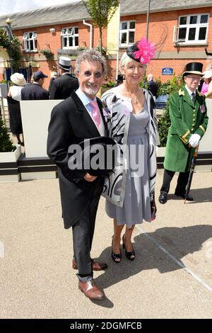 Eddie Jordan und seine Frau Marie kommen am zweiten Tag an Von Royal Ascot Stockfoto
