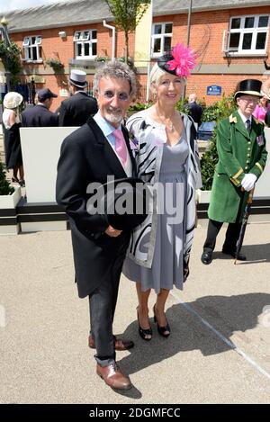 Eddie Jordan und seine Frau Marie kommen am zweiten Tag an Von Royal Ascot Stockfoto