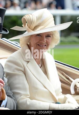 Camilla, Herzogin von Cornwall kommt am zweiten Tag des Royal Ascot Meeting 2016 auf der Ascot Racecourse, Berkshire an. Bild Kredit sollte Doug Peters / EMPICS Entertainment lesen Stockfoto