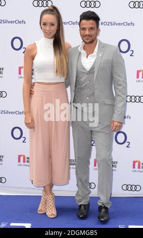 Emily MacDonagh und Peter Andre bei den O2 Silver Clef Awards, in Zusammenarbeit mit Norhoff Robbins, im Grosvenor House Hotel in London. Bildnachweis sollte Doug Peters/ EMPICS Entertainment lauten Stockfoto