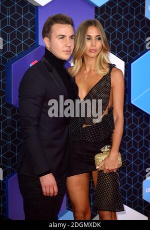 Mario Gotze und Ann-Kathrin Brommel bei den MTV Europe Music Awards 2016 in der Rotterdam Ahoy Arena, Rotterdam, Niederlande Stockfoto