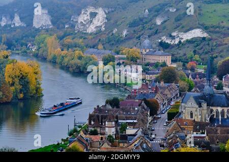 Frankreich, Eure (27), Les Andelys, Le Petit-Andely von der Château Gaillard aus gesehen, Stadt am Ufer der seine, Schleife der seine Stockfoto