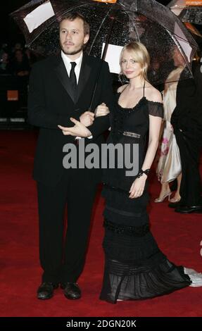 Heath Ledger und Michelle Williams bei der Ankunft am BAFTA's 2006, Leicester Square, London. Â© Doug Peters/allactiondigital.com Stockfoto