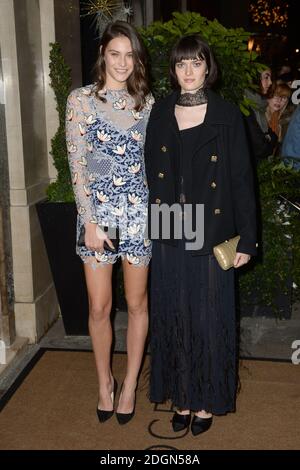 Charlotte Wiggins und Sam Rollinson Teilnahme an den Evening Standard Film Awards statt bei Claridgeâ €™s, Brook Street, London. Bild Kredit sollte lesen: Doug Peters / EMPICS Entertainment Stockfoto