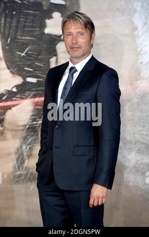 Mads Mikkelsen bei der Premiere von Rogue One: A Star Wars Story in der Tate Modern, London. Bild Kredit sollte lesen: Doug Peters/EMPICS Entertainment Stockfoto