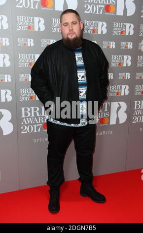 NUR ZUR REDAKTIONELLEN VERWENDUNG, KEIN MERCHANDISING Rag'n'Bone man alias Rory Graham bei der Brit Awards 2017 Nominations Show, ITV Studios, London. Bildnachweis sollte lauten: Doug Peters/EMPICS Entertainment Stockfoto