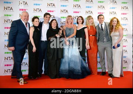 Die Besetzung von Call the Midwife mit der Auszeichnung für das beste Drama in der Periode im Pressenzimmer bei den National Television Awards 2017 im O2, London. Bildnachweis sollte lauten: Doug Peters/EMPICS Entertainment Stockfoto