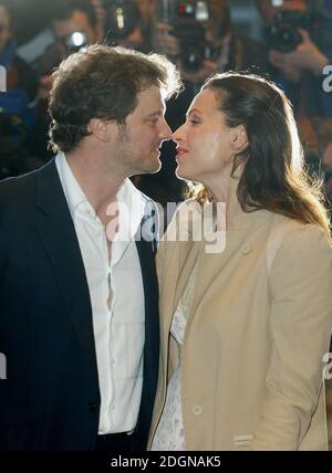 Minnie Driver und Colin Firth bei der Premiere von Hope Springs am Leicester Square in London. Halbe Länge, küssen. Â©Doug Peters/allaction.co.uk Stockfoto