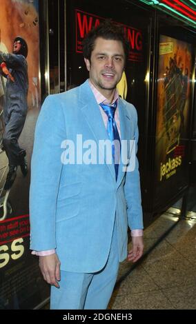 Johnny Knoxville bei der Londoner Premiere von Jackass The Movie. Dreiviertel langer, blauer Anzug. Â©Doug Peters/allaction.co.uk Stockfoto