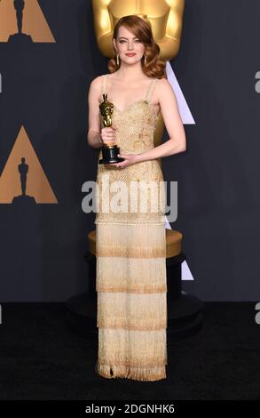 Emma Stone, Gewinnerin des Preises für Schauspielerin in einer Hauptrolle für "La La Land", im Pressesaal der 89. Academy Awards, die im Dolby Theater in Hollywood, Los Angeles, CA, USA, abgehalten wurden. Bild Datum Sonntag, 26. Februar 2017. Bild Kredit sollte Doug Peters / EMPICS Entertainment lesen. Stockfoto