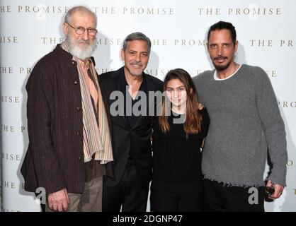 James Cromwell, George Clooney, Toni Cornell und der Singer Songwriter Chris Cornell bei der Exclusive Screening of the Promise im Soho Hotel, London. Das Versprechen ist in den Kinos 28. April 2017 Bildnachweis sollte lauten: Doug Peters/ EMPICS Entertainment Stockfoto