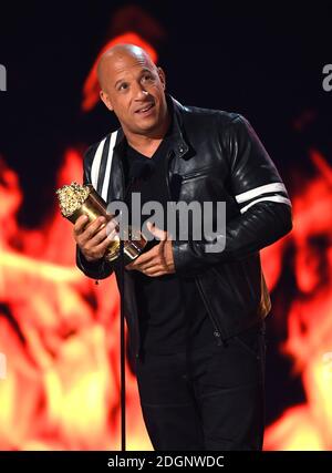 Schauspieler Vin Diesel nimmt den MTV Generation Award für die Franchise "The Fast and The Furious" bei den MTV Movie and TV Awards 2017 im Shrine Auditorium, Los Angeles entgegen. Bildnachweis sollte lauten: Doug Peters/EMPICS Entertainment. Stockfoto