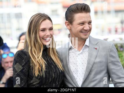 Elizabeth Olsen und Jeremy Renner bei der Fotokalle Wind River im Rahmen des 70. Filmfestivals in Cannes. Bildnachweis sollte lauten: Doug Peters/EMPICS Entertainment Stockfoto