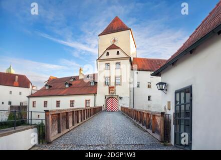 Passau, Deutschland. Brücke und Eingangstor zur 1219 gegründeten Festung Veste Oberhaus Stockfoto