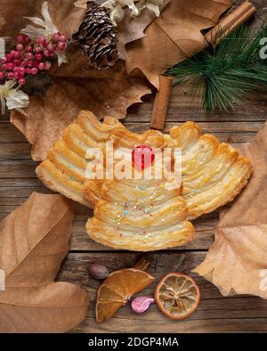 Süßes und leichtes Blätterteig mit Honig in der Weihnachtszeit Stockfoto