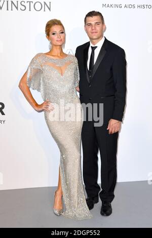 Paris Hilton und Chris Zylka bei der 24. AmfAR Gala im Hotel du Cap-Eden-Roc in Antibes, Frankreich. Bildnachweis sollte lauten: Doug Peters/EMPICS Entertainment Stockfoto