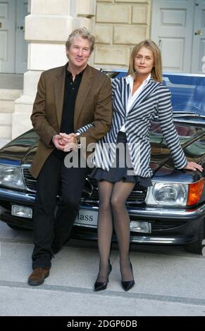 Richard Gere und Lauren Hutton bei der ersten Ausstellung von Giorgio Armanis Werk im Burlington Garden der Royal Academies. Â©Doug Peters/allactiondigital.com Stockfoto