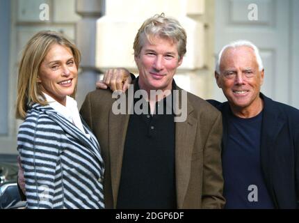 Giorgio Armani, Richard Gere und Lauren Hutton bei der ersten Ausstellung von Giorgio Armanis Werk in der Royal Academies Burlington Garden.Â©Doug Peters/allactiondigital.com Stockfoto