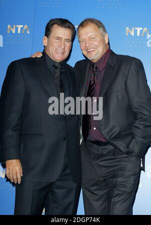 Paul Michael Glaser und David Soul bei den National TV Awards in der Royal Albert Hall, London. Stockfoto