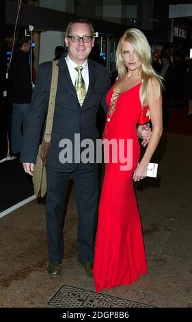 VIC Reeves und Nancy Sorrell bei der Premiere von Love actually am Londoner Leicester Square. Â©Doug Peters/allactiondigital.com Stockfoto