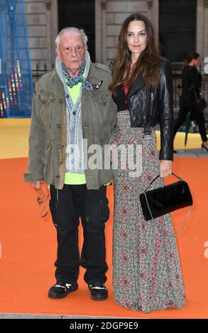 David Bailey und Frau Catherine Dyer kommen zur Royal Academy of Arts Summer Exhibition Preview Party 2017 im Burlington House, London. Bildnachweis sollte lauten: Doug Peters/EMPICS Entertainment Stockfoto