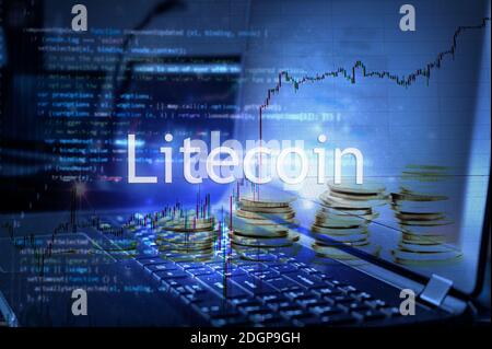 Litecoin Inschrift gegen Laptop und Code-Hintergrund. Kryptowährung Konzept. Stockfoto