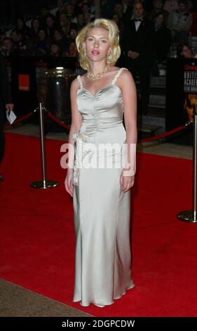 Scarlett Johansson bei der BAFTA's 2004 auf dem Leicester Square in London. Doug Peters/allactiondigital.com Stockfoto