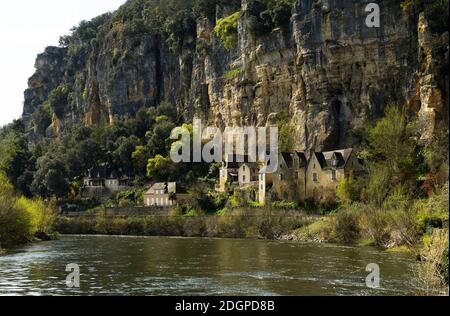 Panoramablick auf La Roque-Gageac Dorf im französischen Périgord entfernt am Ufer des Flusses Dordogne, Es ist einer der schönsten Dorf, ich Stockfoto