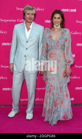 Simon und Yasmin Le Bon bei der Serpentine Gallery Summer Party, Hyde Park, London. Doug Peters@allactiondigital.com Stockfoto