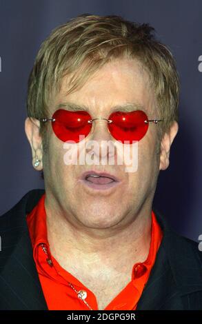 Elton John bei der Pressevorstellung für die musikalische Version von Billy Elliot, für die er die Musik schrieb, an der Royal Academy of Music, London Stockfoto