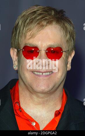 Elton John bei der Pressevorstellung für die musikalische Version von Billy Elliot, für die er die Musik schrieb, an der Royal Academy of Music, London Stockfoto