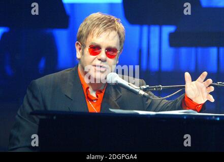 Elton John bei der Pressevorstellung für die musikalische Version von Billy Elliot, für die er die Musik schrieb, an der Royal Academy of Music, London Stockfoto