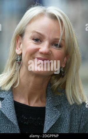 Lisa Maxwell bei der Ankunft in The Woman's Own, Children of Courage 2004 Veranstaltung, Westminster Abbey, London. Doug Peters/allactiondigital.com Stockfoto