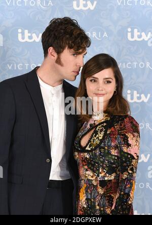 Jenna Coleman und Tom Hughes bei der Premiere von ITV's Victoria im Ham Yard Hotel, London Stockfoto