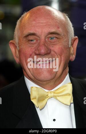 EastEnders-Star John Bardon bei der Ankunft bei den British Soap Awards 2005, BBC Television Centre, London. Doug Peters/allactiondigital.com Stockfoto