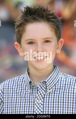 Freddie Highmore Ankunft im Charlie and the Chocolate Factory UK Premiere in Leicester Square, London. Doug Peters/allactiondigital.com Stockfoto