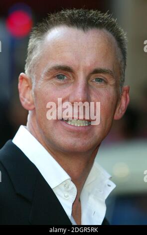 Gary Rhodes bei der UK Premiere von Herbie: Fully Loaded, Leicester Square, London. Doug Peters/allactiondigital.com Stockfoto