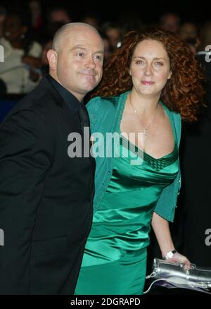 Ross Kemp und sein Begleiter bei der Ankunft für die National Television Awards in der Royal Albert Hall, London. Doug Peters/allactiondigital.com Stockfoto