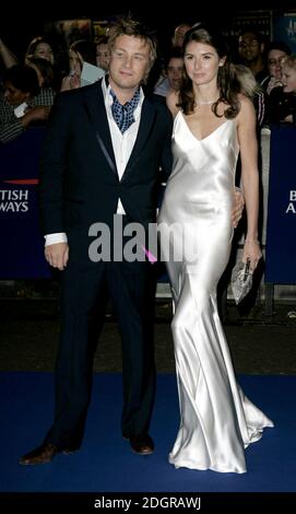 Jamie Oliver mit Frau Jools bei der Ankunft für die National Television Awards in der Royal Albert Hall, London. Doug Peters/allactiondigital.com Stockfoto