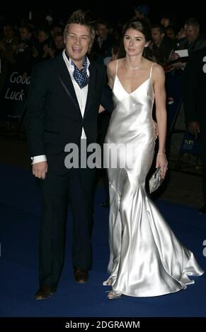 Jamie Oliver mit Frau Jools bei der Ankunft für die National Television Awards in der Royal Albert Hall, London. Doug Peters/allactiondigital.com Stockfoto