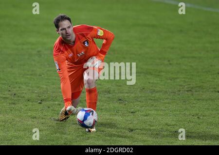 Swansea, Großbritannien. Dezember 2020. Asmir Begovic, der Torhüter des AFC Bournemouth in Aktion. EFL Skybet Championship match, Swansea City gegen AFC Bournemouth im Liberty Stadium in Swansea am Dienstag, den 8. Dezember 2020. Dieses Bild darf nur für redaktionelle Zwecke verwendet werden. Nur redaktionelle Verwendung, Lizenz für kommerzielle Nutzung erforderlich. Keine Verwendung in Wetten, Spiele oder ein einzelner Club / Liga / Spieler Publikationen. PIC von Andrew Orchard / Alamy Live News Stockfoto