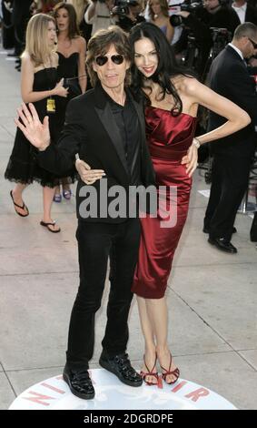 Mick Jagger und L'Wren Scott bei der Vanity Fair Oscars Party 2006, Morton's Restaurant, Los Angeles, USA. Doug Peters/allactiondigital.com Stockfoto