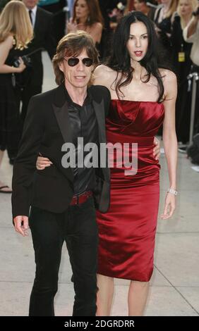 Mick Jagger und L'Wren Scott bei der Vanity Fair Oscars Party 2006, Morton's Restaurant, Los Angeles, USA. Doug Peters/allactiondigital.com Stockfoto