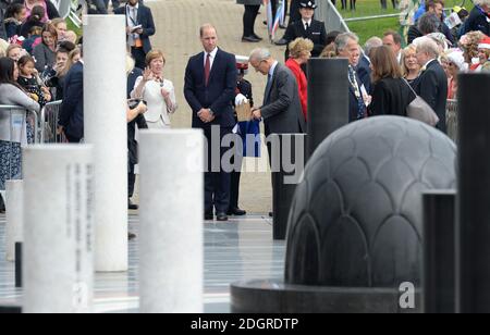 Prinz William, der Herzog von Cambridge, nahm an den Feierlichkeiten zum 50. Jahrestag von Milton Keynes Teil. Seine Königliche Hoheit nahm an einer feierlichen Veranstaltung Teil, bei der das Beste von Milton Keynes im Campbell Park gezeigt wurde, und nahm an einer Zeremonie in der Milton Keynes Rose Teil, einer öffentlichen Installation und einem Treffpunkt für die Gemeinschaft. Bildnachweis sollte lauten: Doug Peters/EMPICS Entertainment Stockfoto