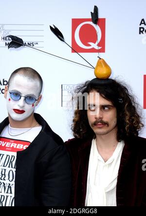 Zac (links) und Achilleas aus Athen vom HMLTD nehmen an den Q Awards in Zusammenarbeit mit Absolute Radio im Camden Roundhouse, London Teil. Bildnachweis sollte lauten: Doug Peters/EMPICS Entertainment Stockfoto