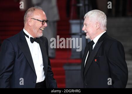 Derek Jacobi (rechts) und sein Partner Richard Clifford bei der Weltpremiere des Mordes im Orient Express in der Royal Albert Hall, London. Bild Datum Donnerstag 2 November 2017. Bildnachweis sollte lauten: Doug Peters/Empics Entertainment Stockfoto