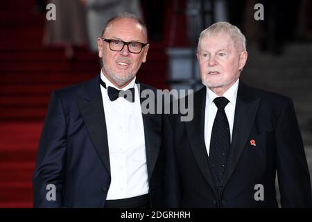 Derek Jacobi (rechts) und sein Partner Richard Clifford bei der Weltpremiere des Mordes im Orient Express in der Royal Albert Hall, London. Bild Datum Donnerstag 2 November 2017. Bildnachweis sollte lauten: Doug Peters/Empics Entertainment Stockfoto